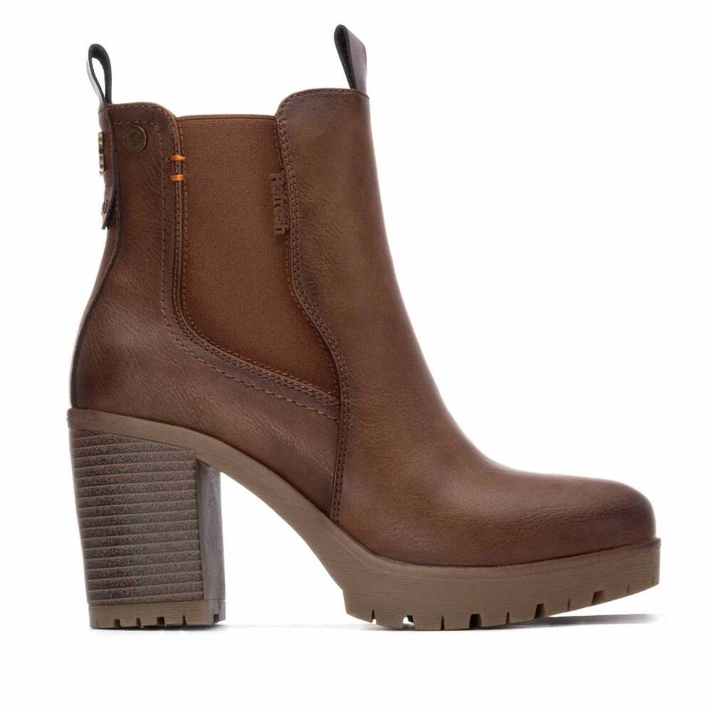 NEW REFRESH women’s chelsea ankle booties in camel